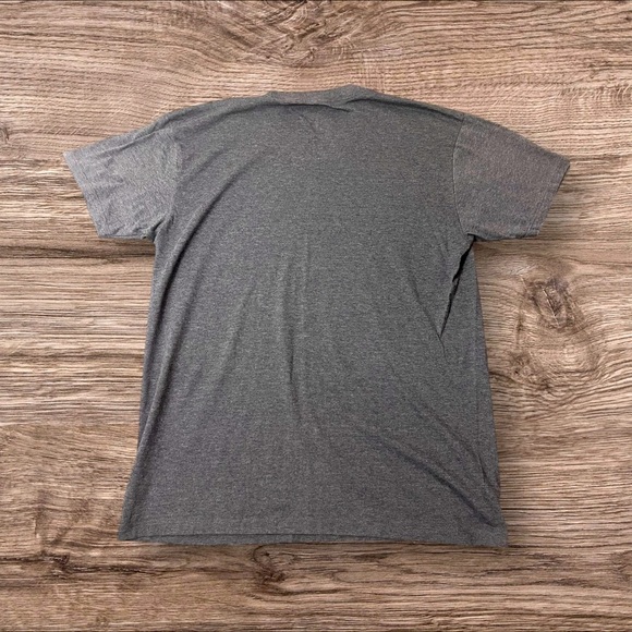 Disney Gray Castle Graphic T-Shirt Large - Picture 4 of 4